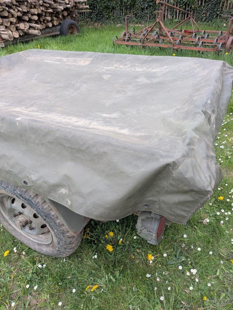 Hoes voor militaire aanhangwagen, Ophalen