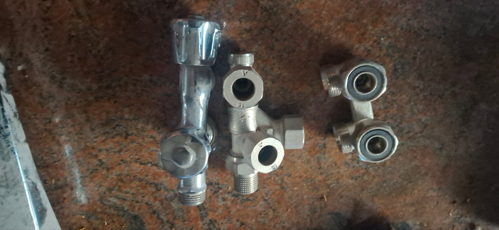 Sanitairaansluiting zie foto's. (de 3) 50 eur negen., Nieuw, Koper, Kraan