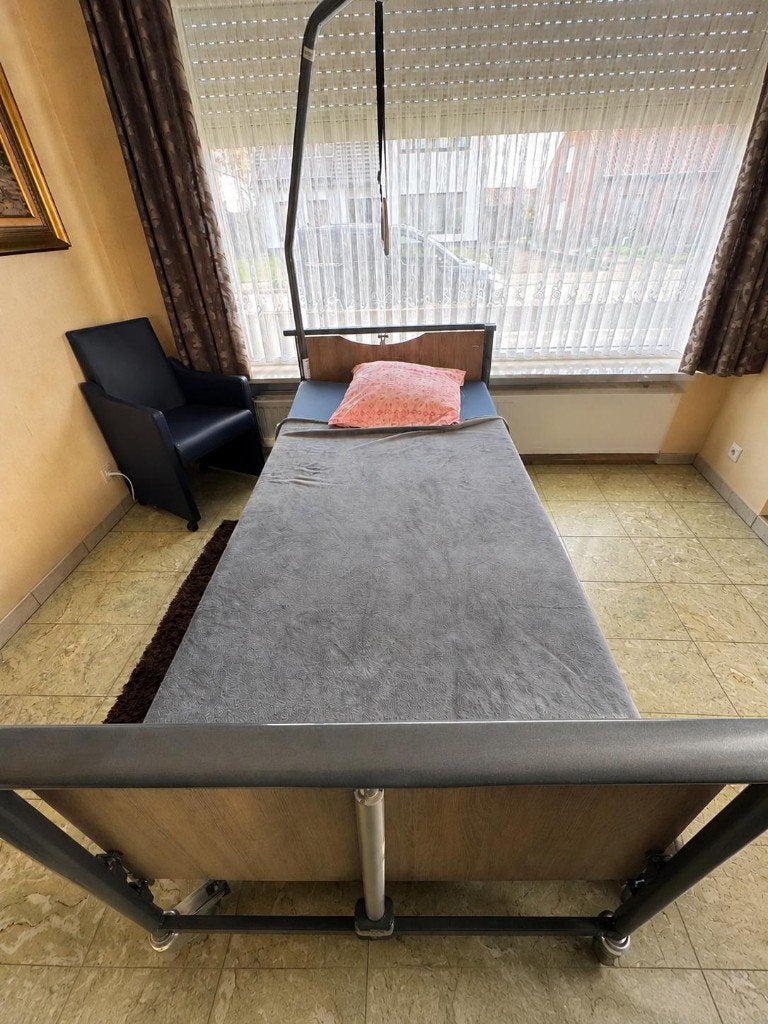 Elektrisch ziekenbuisbed, Huis en Inrichting, Ophalen, Eenpersoons, 210 cm, Zo goed als nieuw