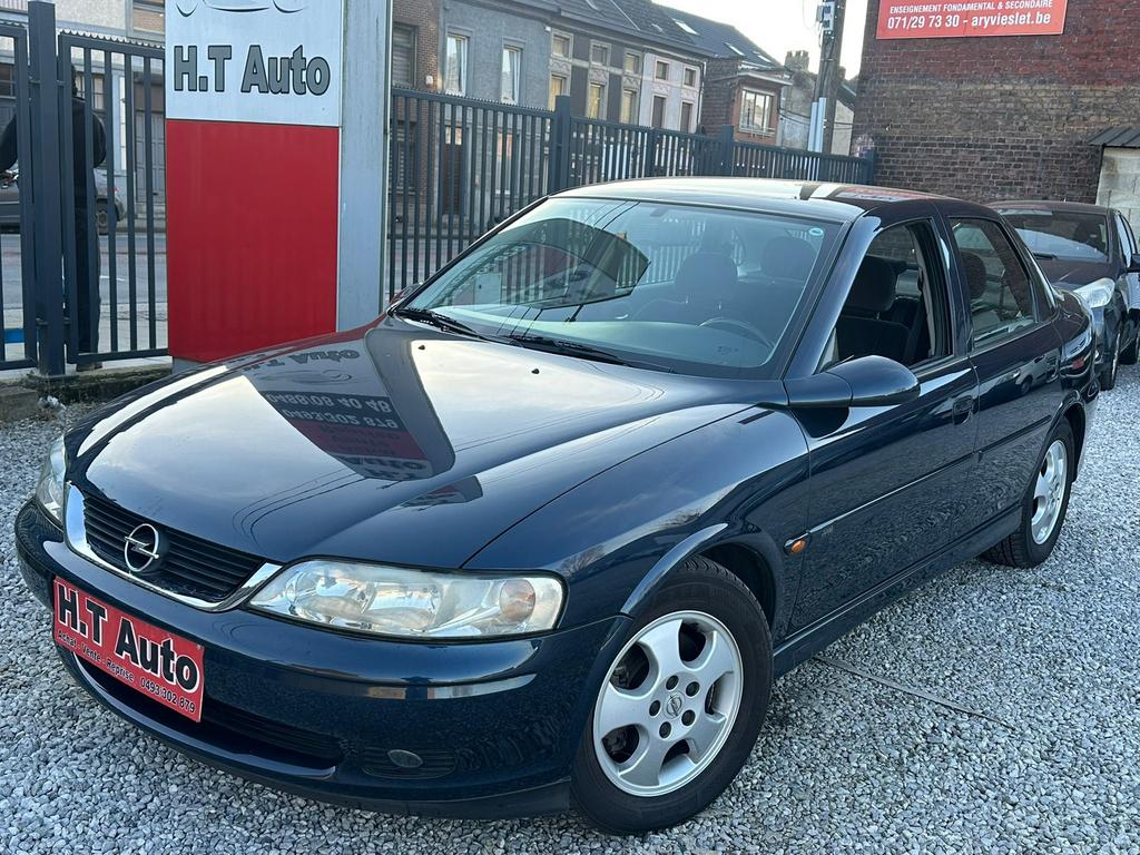 Opel vectra 1.6i essence /airco/88.000km ct ok, Autos, Opel, Entreprise, Achat, Vectra, ABS, Régulateur de distance, Airbags, Air conditionné