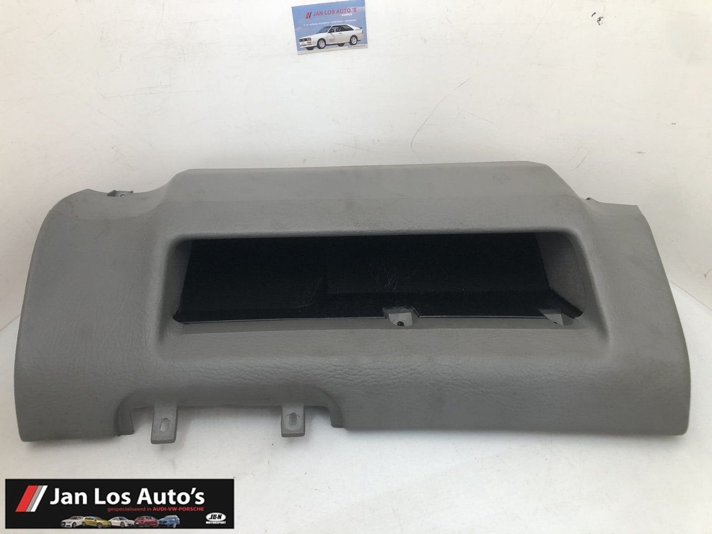 Dashboard ondervak grijs Audi 100 C3 443010031B, -, Audi, Utilisé, -