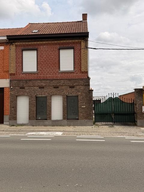 Large et spacieuse maison 3 façades avec garage et jardin, Provincie Henegouwen, 200 tot 500 m², 443 kWh/m²/jaar, Mouscron