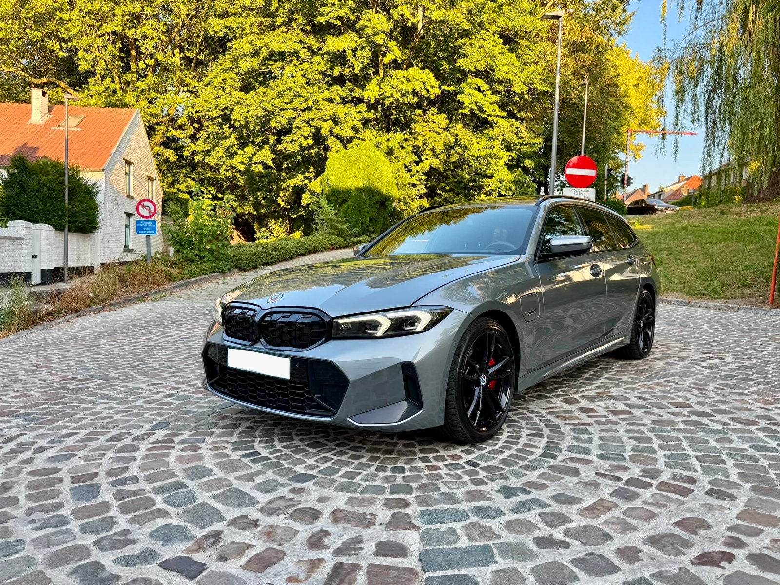 BMW 330e HYBRIDE PACK M/PANO/ LASER/HEAD-UP, Cuir, Argent ou Gris, Achat, Entretenue par le concessionnaire