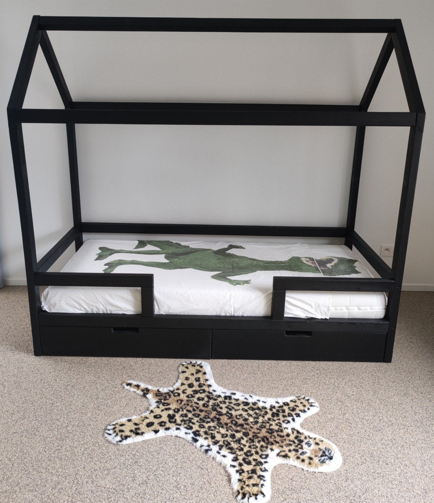 Zwart bedhuisje Finn inclusief matras en beddengoed, Ophalen, Eenpersoons, Zwart, Hout