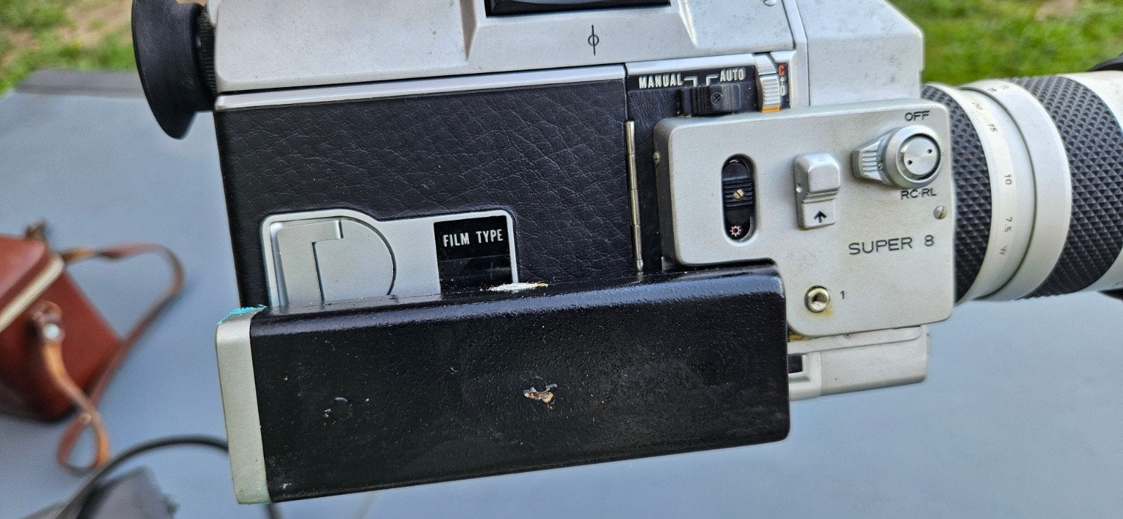 Caméra vidéo Canon Auto Zoom 814 Super 8 - avec étui et poig, Collections, Enlèvement, Caméra
