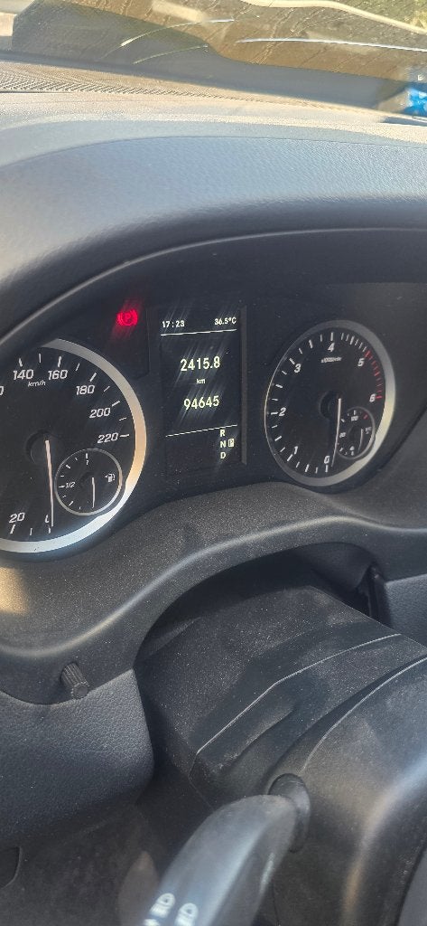 Mercedes Vito fourgon 2021 accidenté., Autos, Mercedes-Benz, Cuir, Euro 6, 3 places, Diesel