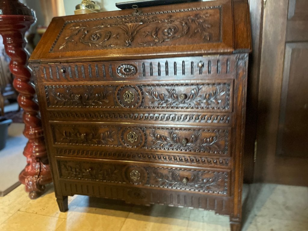 Secretaire Louis Seize. mooi steekwerk, Enlèvement