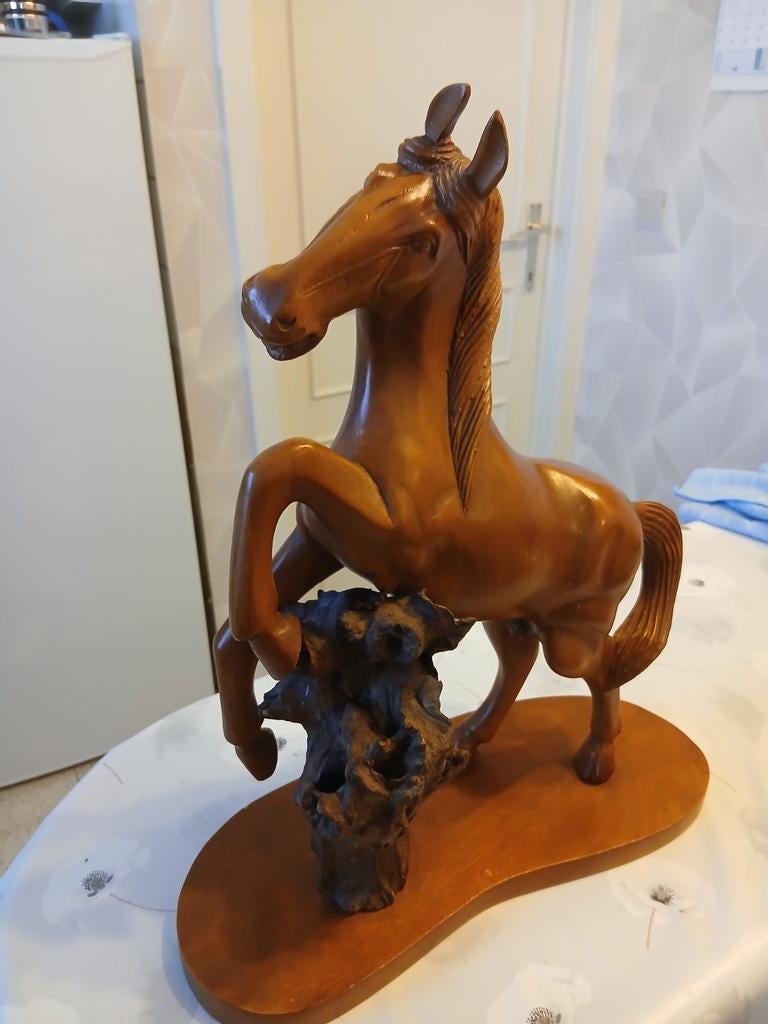 Huppelent Paard, Ophalen