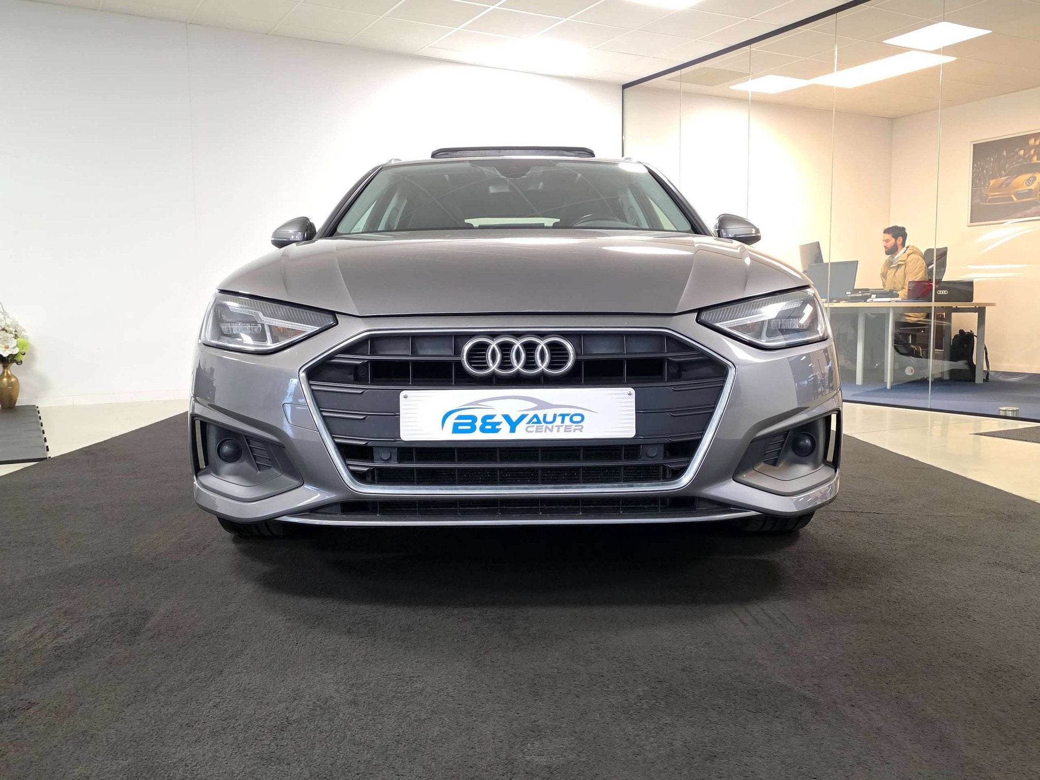 Audi A4 Avant 30 TDi S tronic * Hybride * BTW AFTREKBAAR, Auto's, Stof, Euro 6, 4 cilinders, 136 pk