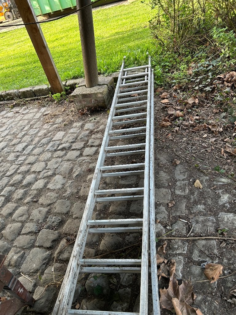 Aluminium uitschuifbare ladder 8m 30€, Doe-het-zelf en Bouw, Ophalen, Gebruikt, Ladder, Opvouwbaar of Inschuifbaar