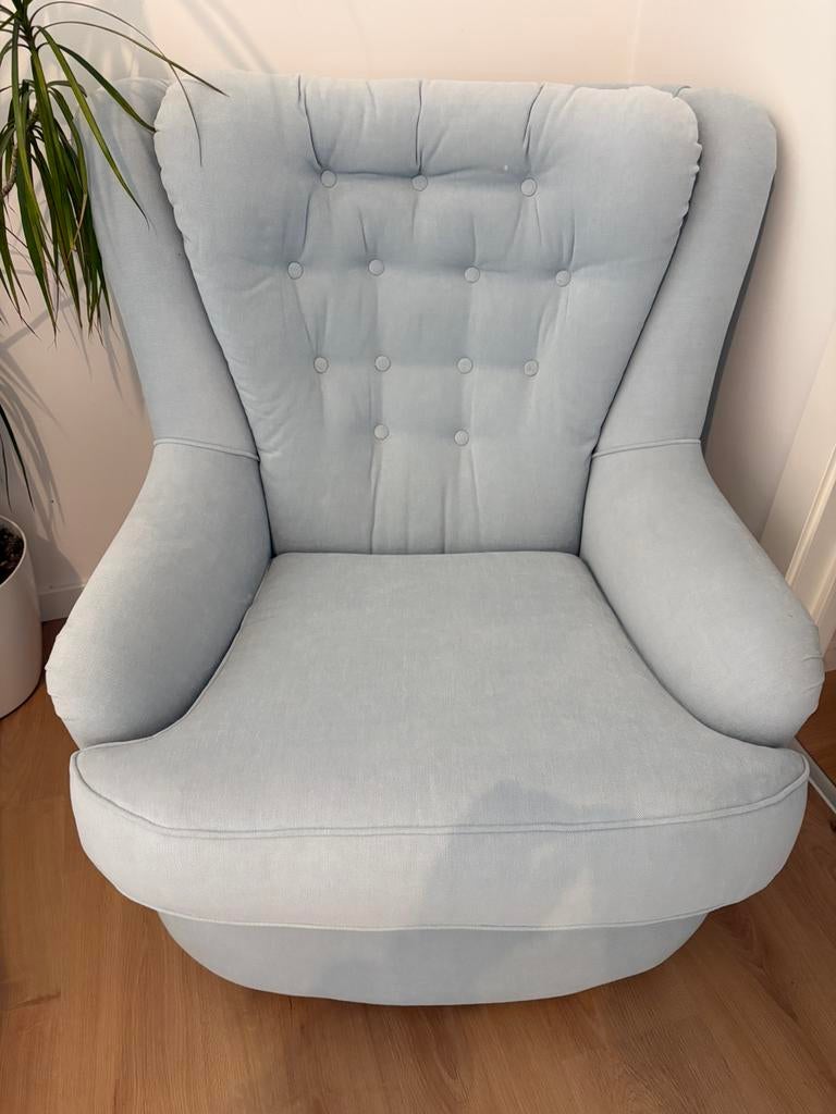 Lichtblauwe oorfauteuil / wingback fauteuil–zeer comfortabel, Ophalen, 100 tot 125 cm, Zo goed als nieuw, 75 tot 100 cm