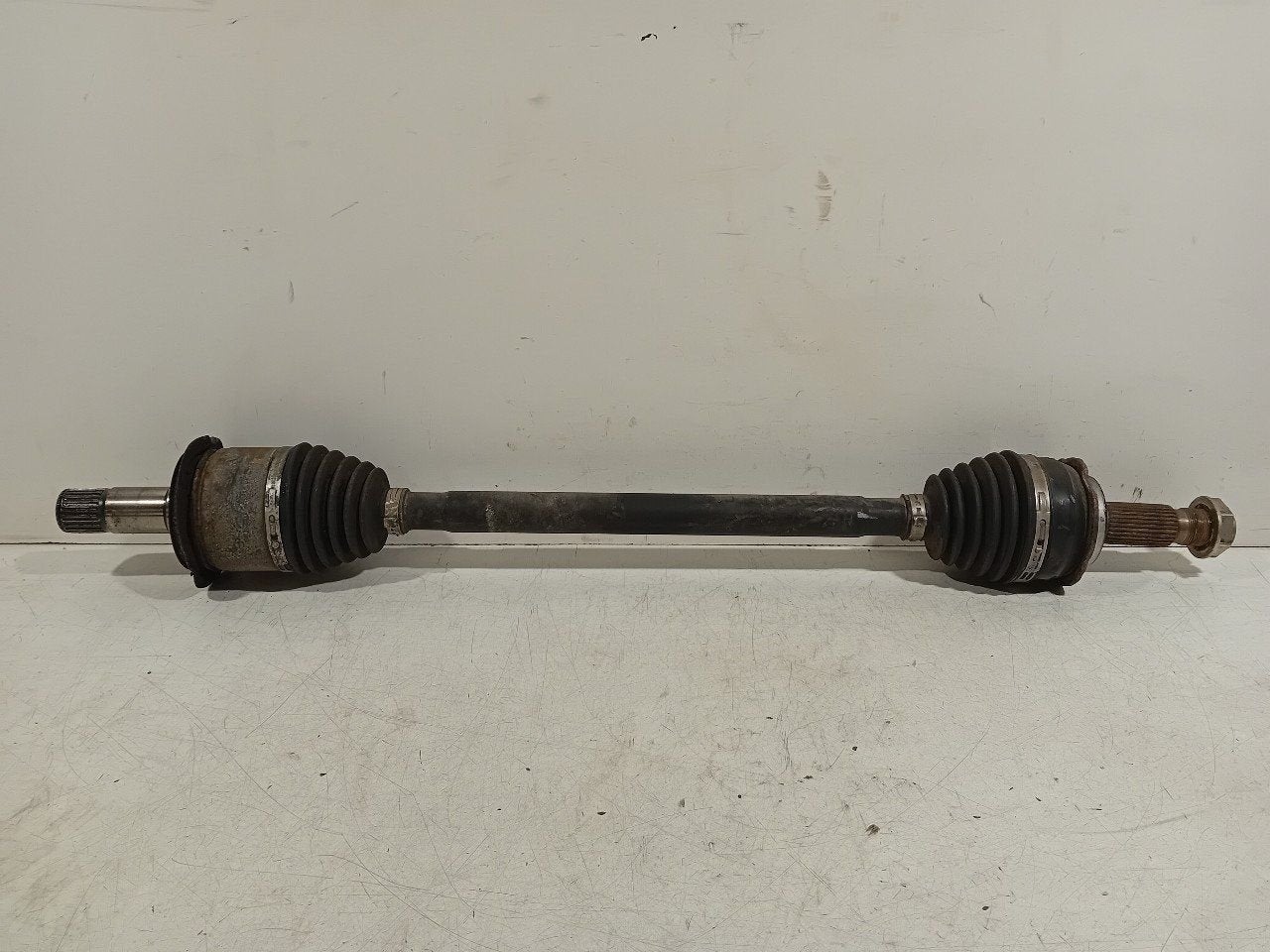 Aandrijfas links voor Mercedes-Benz Viano, Onderdelen@venauto.nl, Van der Ven Autorecycling B.V., Gebruikt, Ettenseweg 76, 4706 PB Roosendaal, The Netherlands