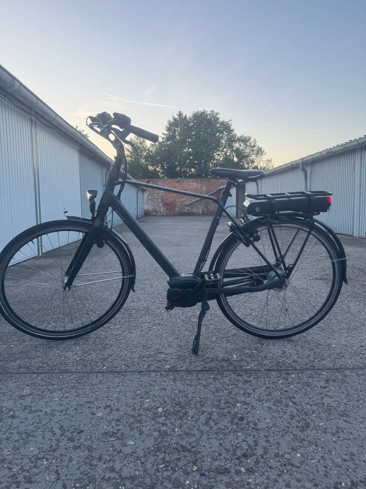 YAMAHA ELEKTRISCHE FIETS MET MIDDENMOTOR, Ophalen, Zo goed als nieuw