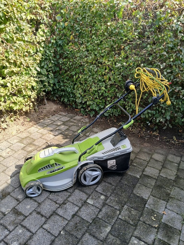 Grasmaaier, verticuteermachine, wals en inzaaibak, Tuin en Terras, Gebruikt, 40 t/m 49 cm, Elektrische starter, Ophalen