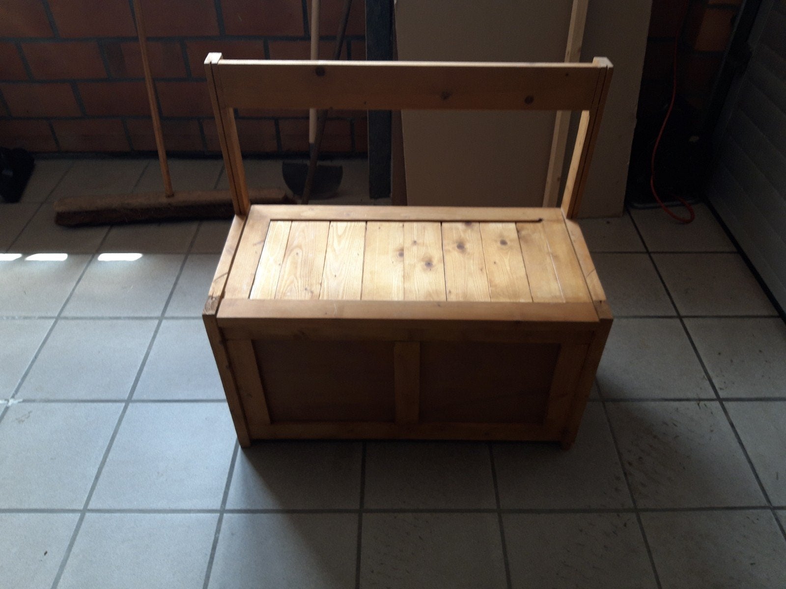 Houten bankje met opbergvak, Ophalen