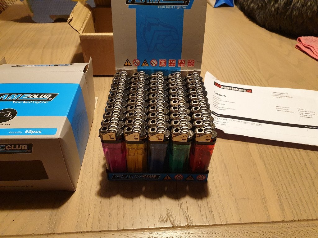 Display met 50 aanstekers, Ophalen of Verzenden, Nieuw, Aansteker