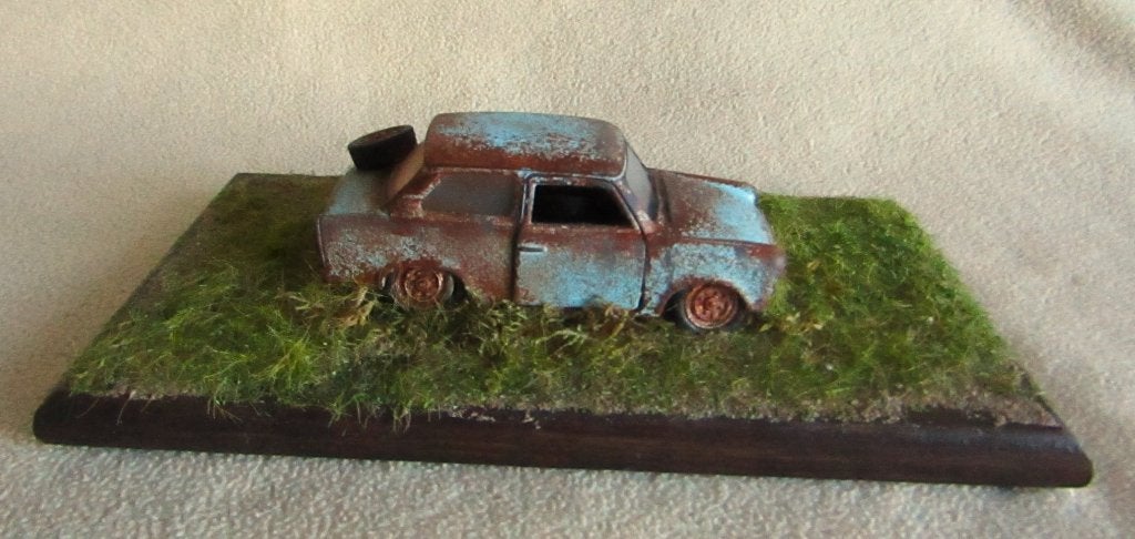 Trabant diorama - 1/32, Hobby en Vrije tijd, Ophalen of Verzenden, Zo goed als nieuw, 1:50 of kleiner, Diorama