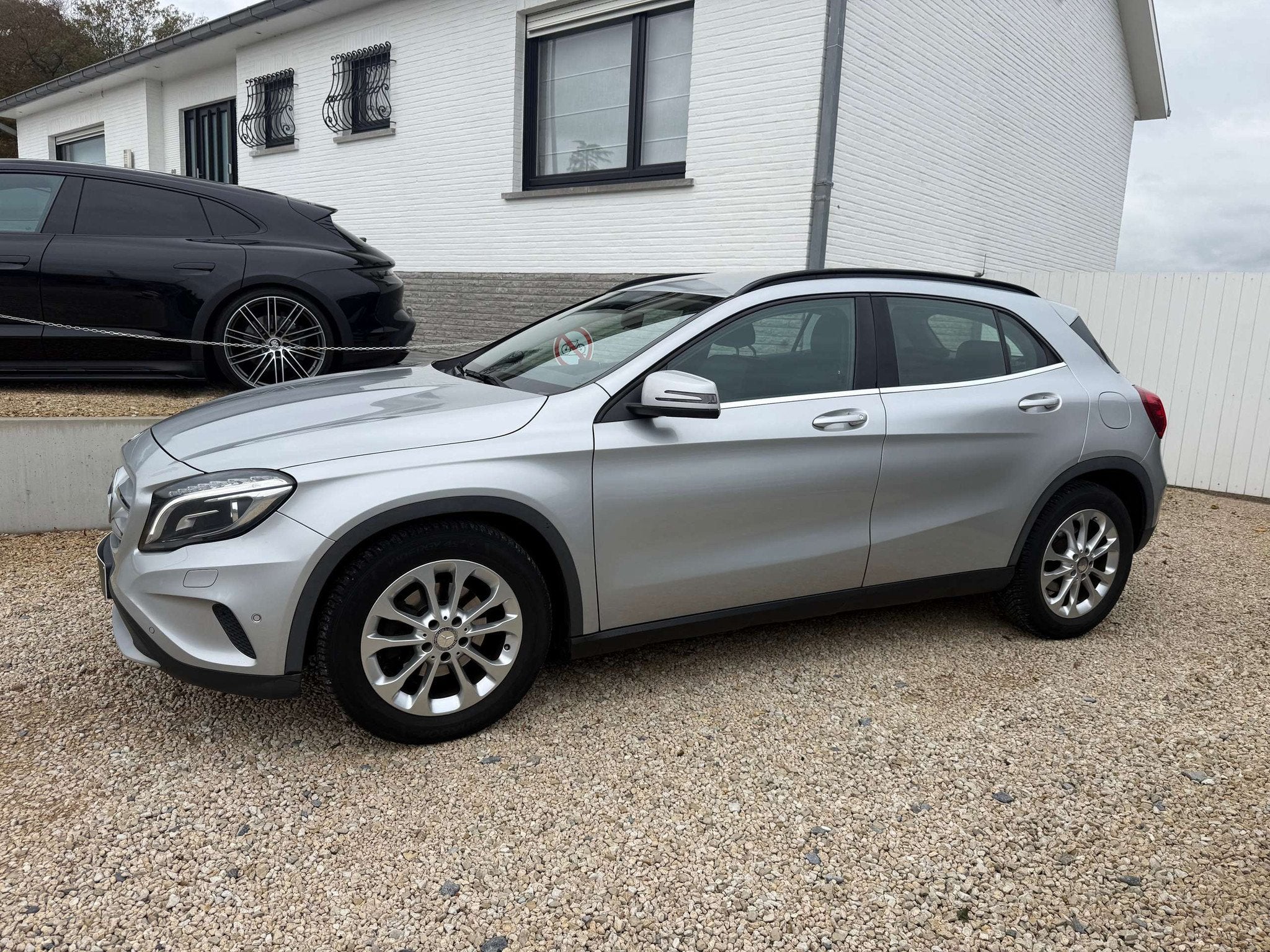 Mercedes-Benz GLA 180 GLA 180 NAVIGATIE,ALUAUT,AIRCO,HISTORI, Auto's, 122 pk, Gebruikt, 4 cilinders, Bedrijf