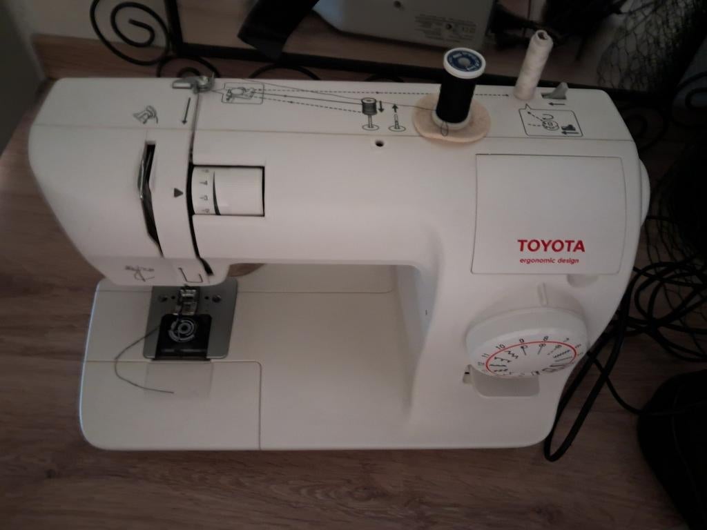 Naaimachine Toyota, gebruikt maar nog in zeer goede staat!, Ophalen, Gebruikt, Naaimachine