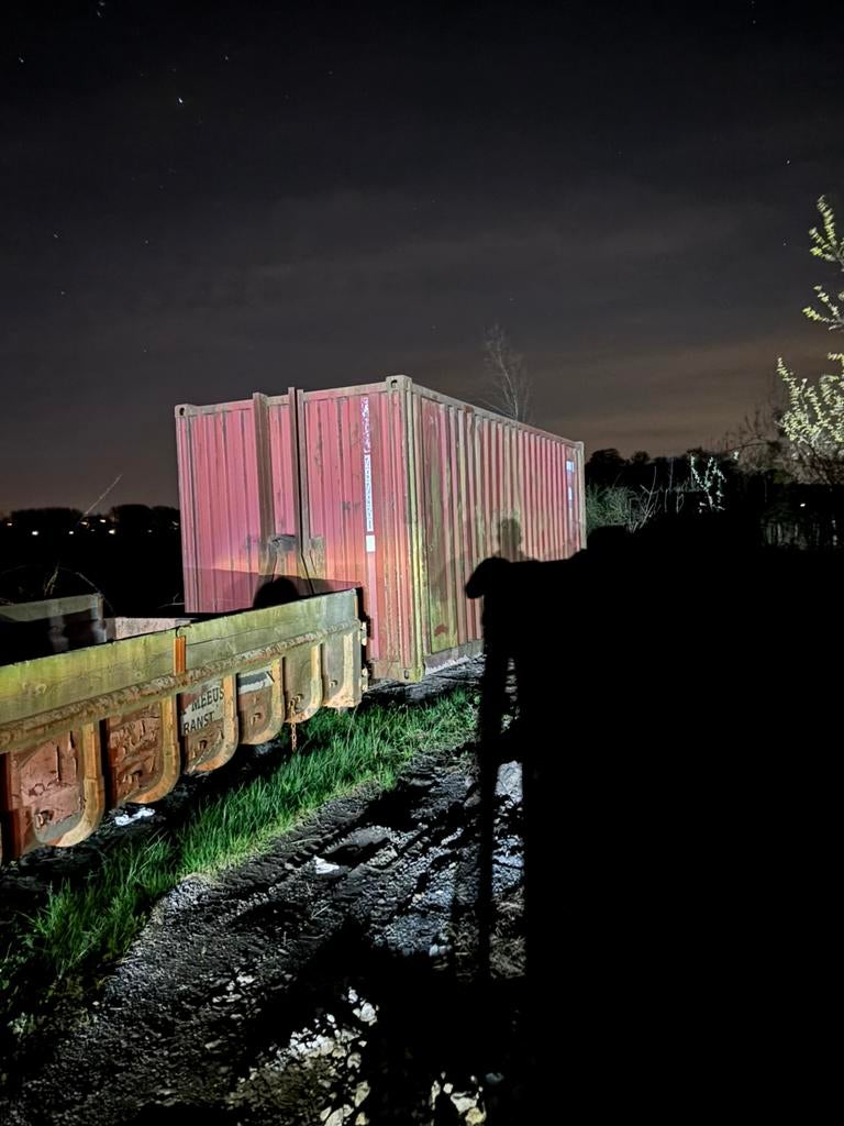 Zeecontainer met slede moet wel nieuwe bodem container in