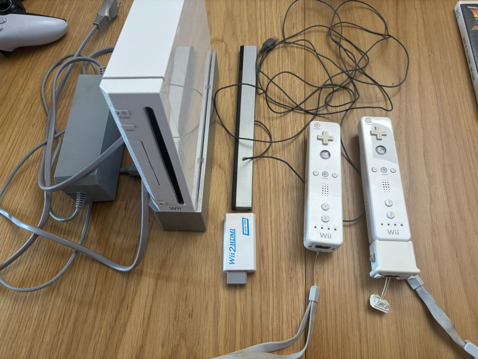 Wii console met 2 controllers en wii hdmi adaptor, Games en Spelcomputers, Ophalen, Zo goed als nieuw, Met 2 controllers