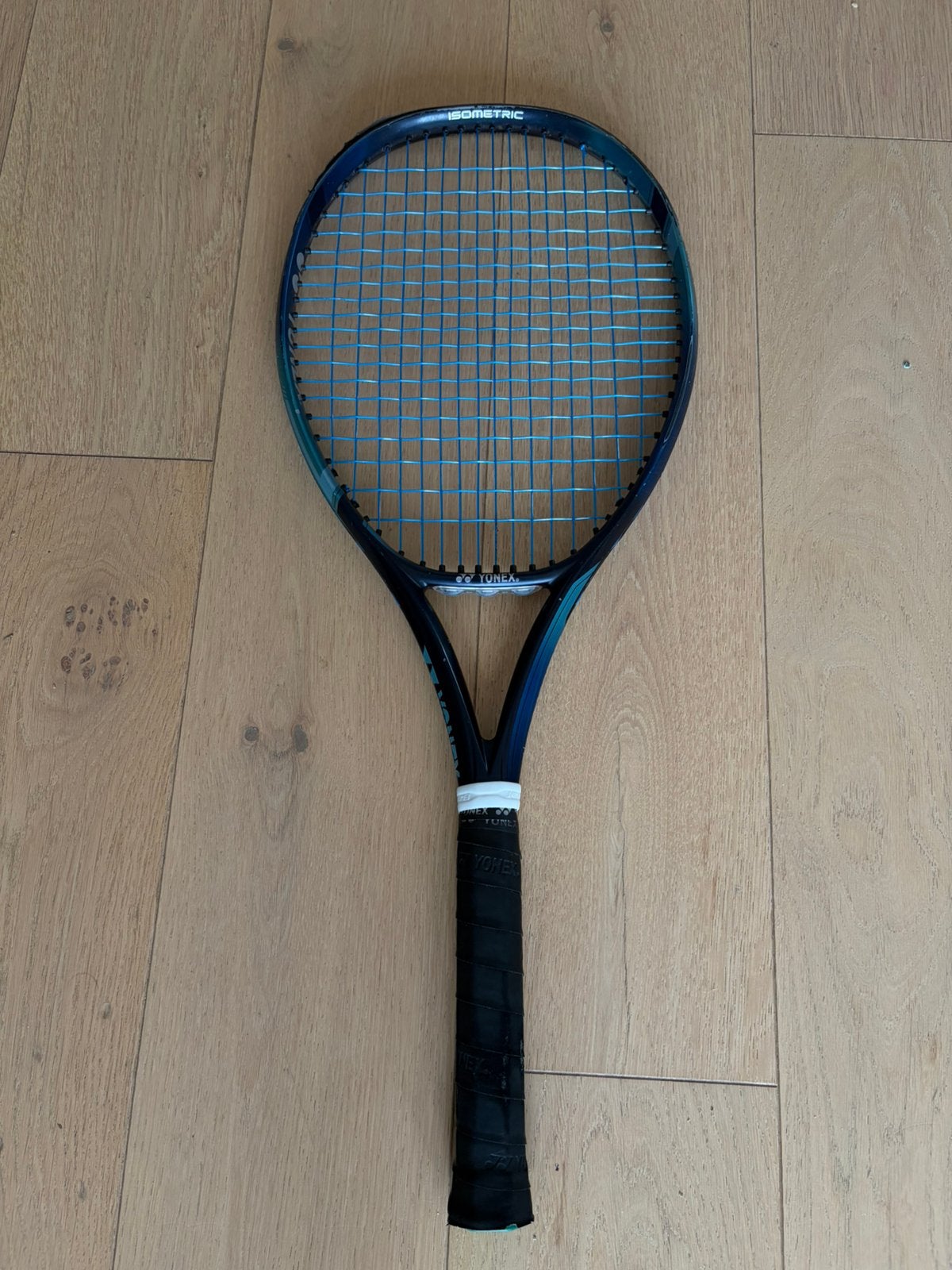 Yonex Ezone 2022 — 300 grammes — Poignée taille 3, Sports & Fitness, Autres marques, Enlèvement ou Envoi, Raquette, Utilisé