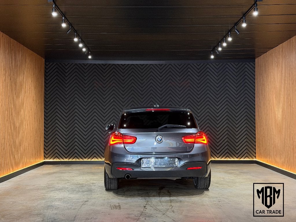 ✅ BMW 118 i LCI M Pack GARANTIE Navi Leder Zetelverwarming, Auto's, BMW, 100 kW, Zwart, Leder, Bedrijf
