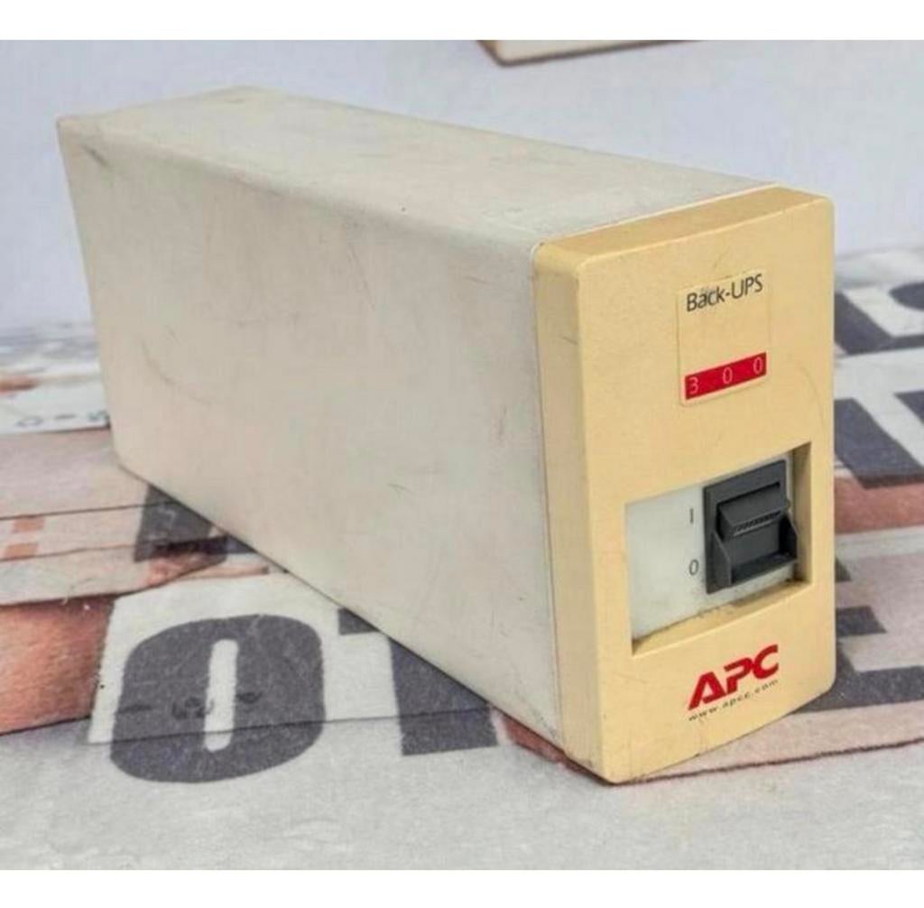 APC BK300 300 VA Back-UPS 300 UPS Power Backup station apcc, Ophalen of Verzenden, Zo goed als nieuw