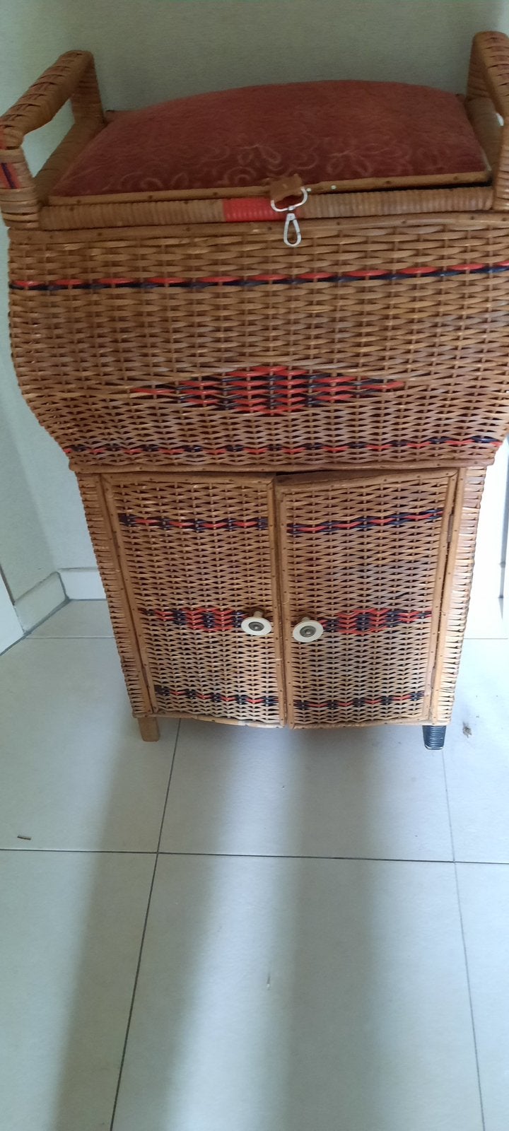 Vintage naaikastje. Riet Rotan deurtjes en deksel, Hobby & Loisirs créatifs, Couture & Fournitures, Enlèvement, Utilisé, Autres types