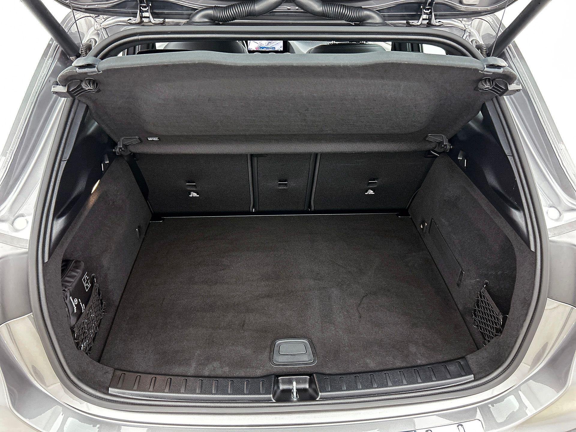 Mercedes-Benz GLA-klasse 180 Essential Line | Verwarmde Zete, Auto's, Dealer onderhouden, Stof, Gebruikt, Zwart