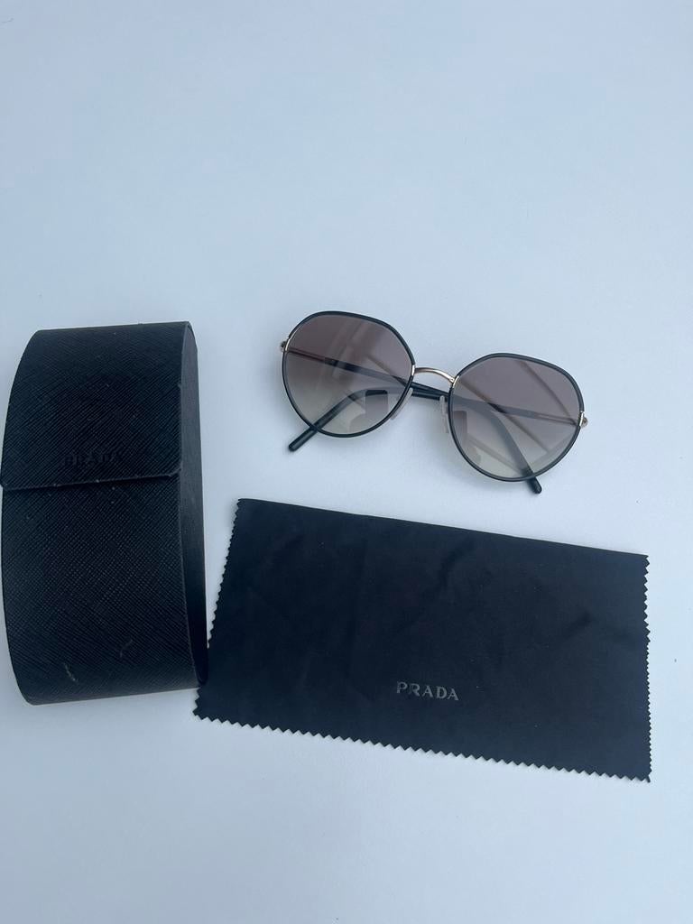 Zonnebril Dames Prada perfecte staat!, Handtassen en Accessoires, Ophalen, Zo goed als nieuw, Zonnebril, Prada