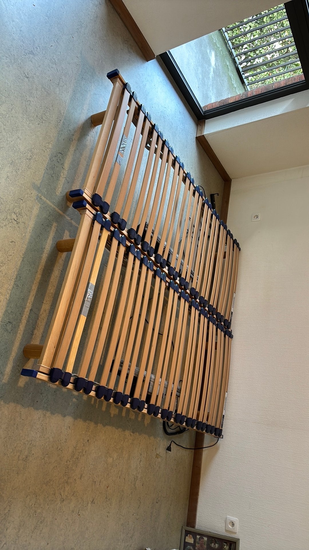 Latoflex inclusief poten, electrisch verstelbaar, Ophalen, Gebruikt, 90 cm, Eenpersoons