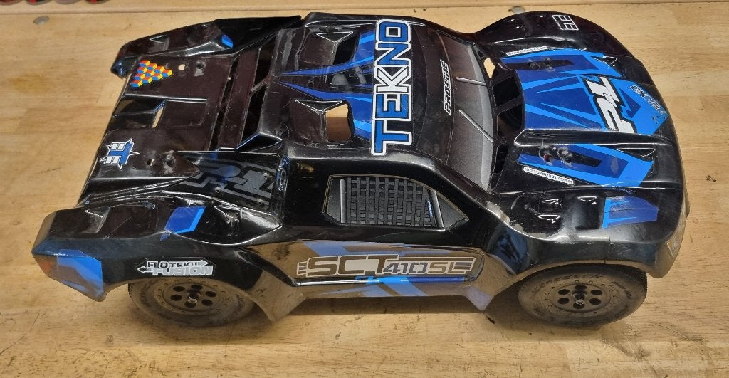 Tekno SCT410SL 1/10 44 Lightweight Short Course Truck Kit, Hobby en Vrije tijd, Modelbouw | Radiografisch | Auto's, Zo goed als nieuw