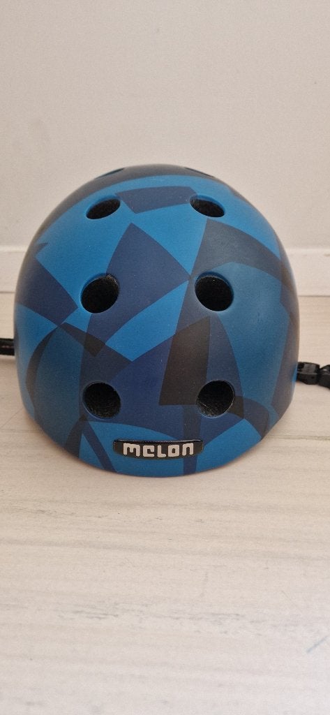 Blauwe fietshelm Melon, Fietsen en Brommers, Fietsaccessoires | Fietshelmen, Melon, Jongen of Meisje, Zo goed als nieuw, Ophalen