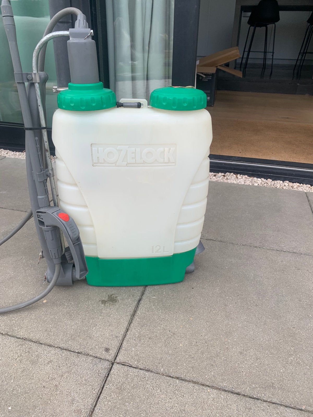 Hozelock rugspuit 12L, Ophalen