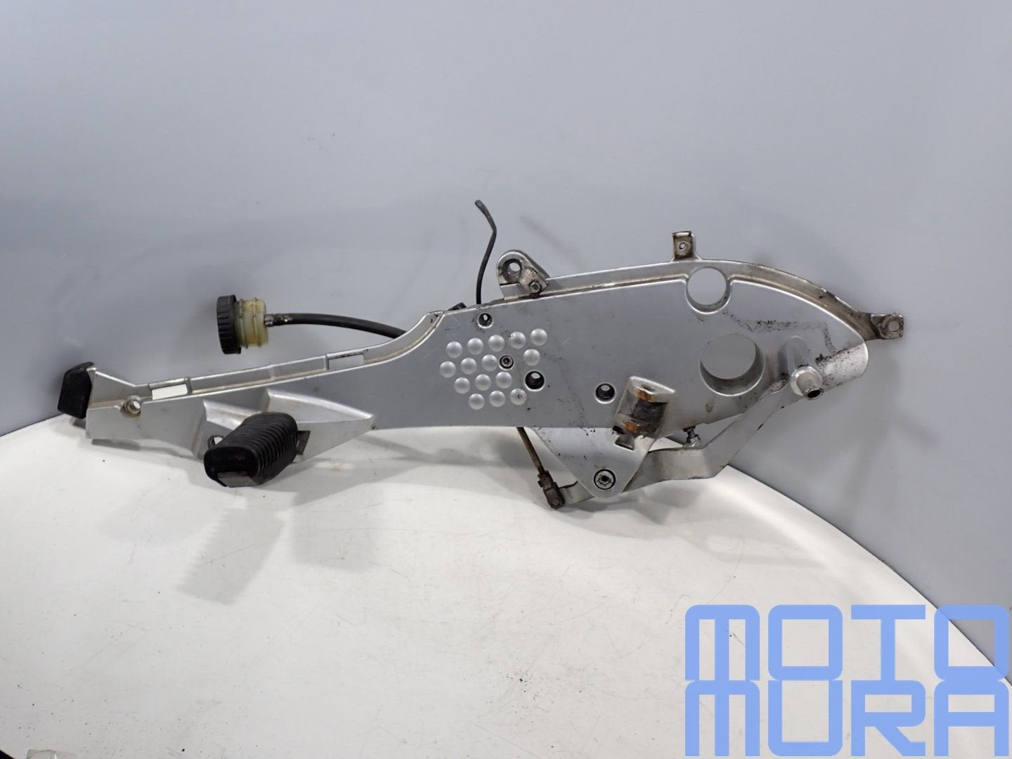 Support de repose-pied droit pour la BMW R 1150 RT 2001 - 20, Motos, -, Utilisé, -, -