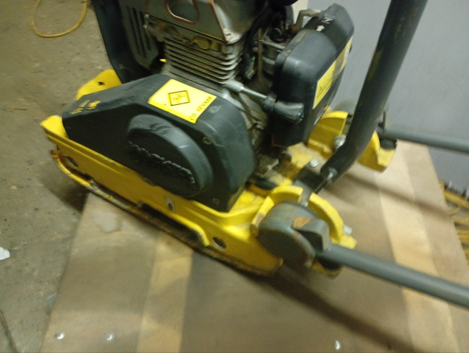 trilplaat Honda wacker, Ophalen