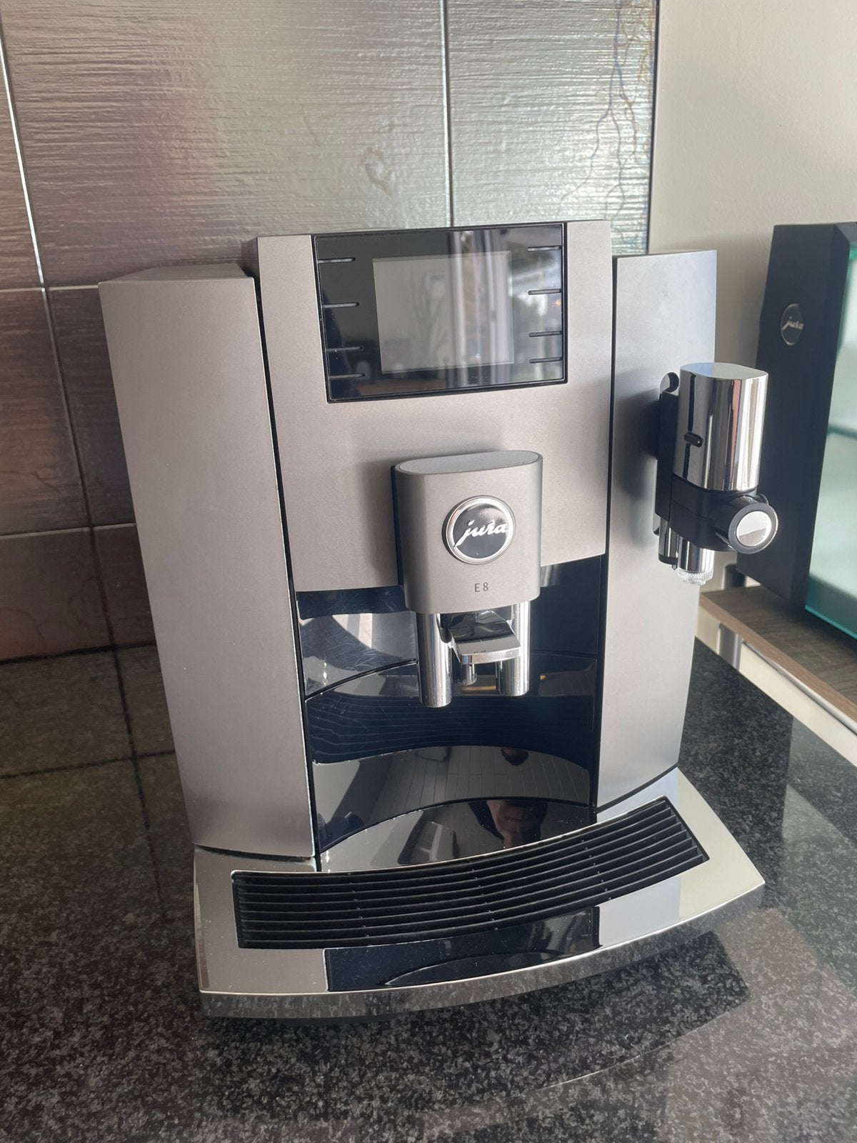 Jura e8 dark inox, Ophalen, Gebruikt, Koffiemachine