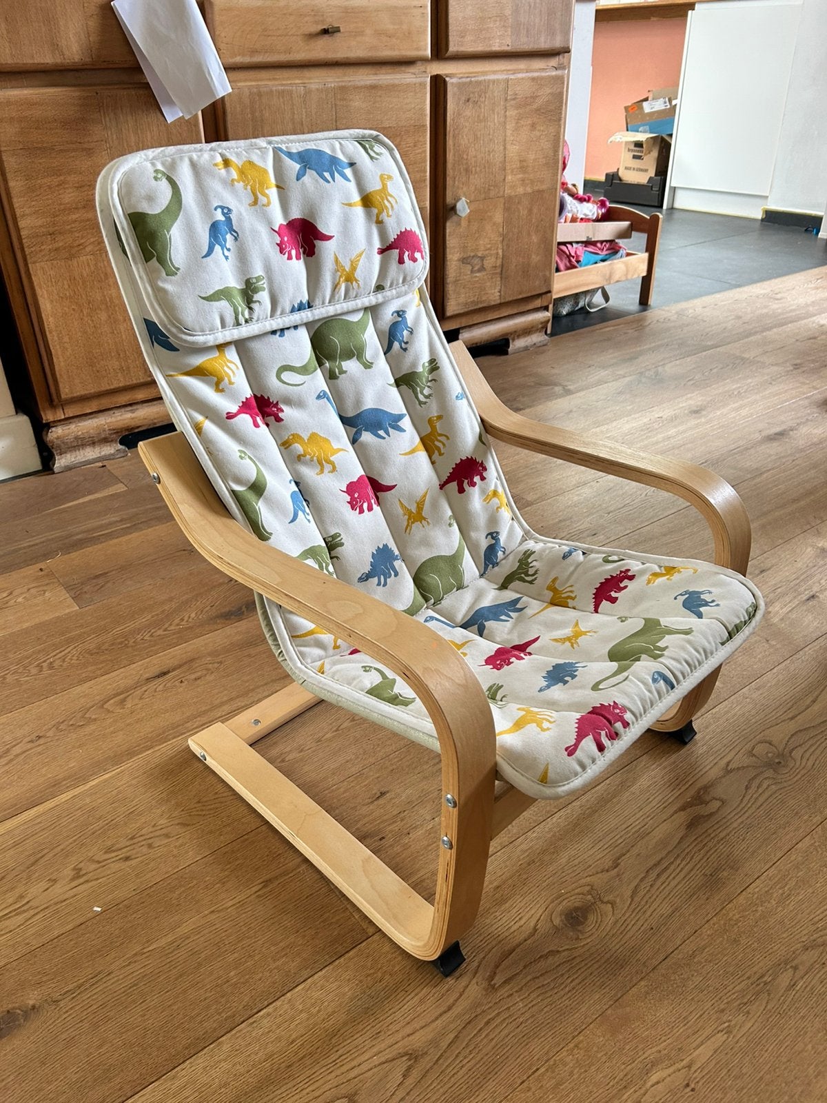 Ikea kinderzetel met dinokussen, Kinderen en Baby's, Ophalen, Zo goed als nieuw