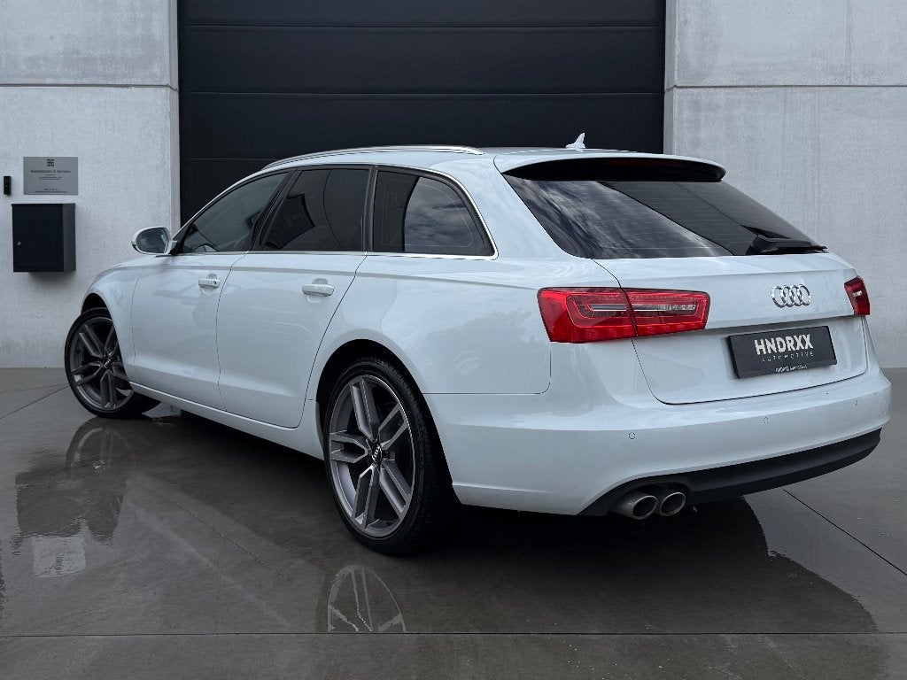 Audi A6 Avant 2.0 TDi ultra - 12M Garantie, Auto's, Euro 5, Zwart, Wit, Leder