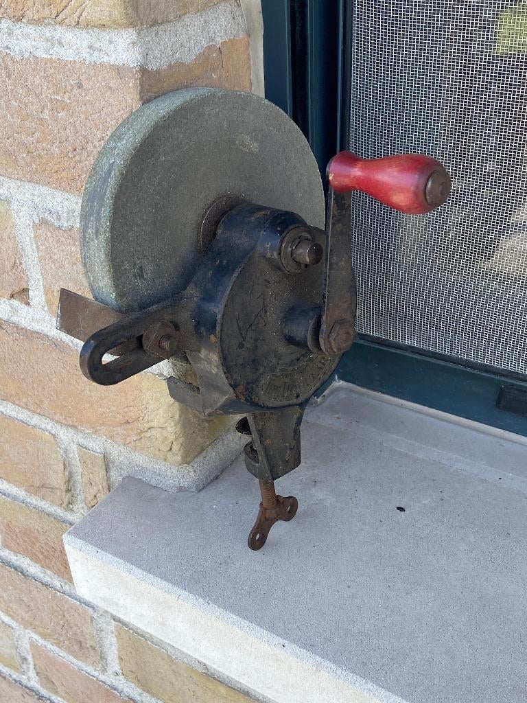 Broyeur ancien avec étau The Popular, Enlèvement