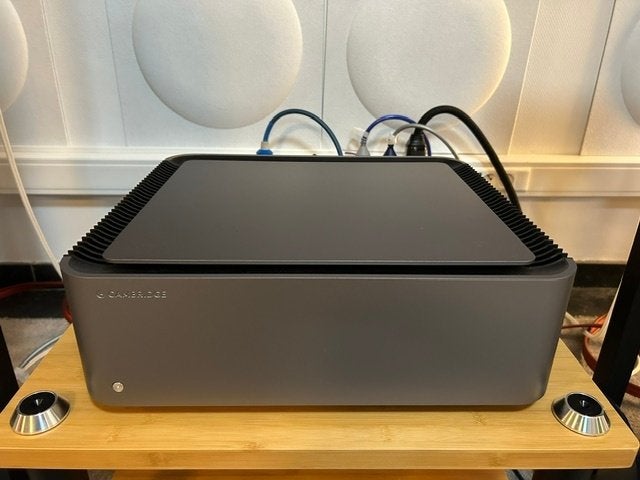 Cambridge audio EDGE W eindversterker als nieuw +garantie, TV, Hi-fi & Vidéo, Amplificateurs & Ampli-syntoniseurs, Info@cambridgeaudio.com