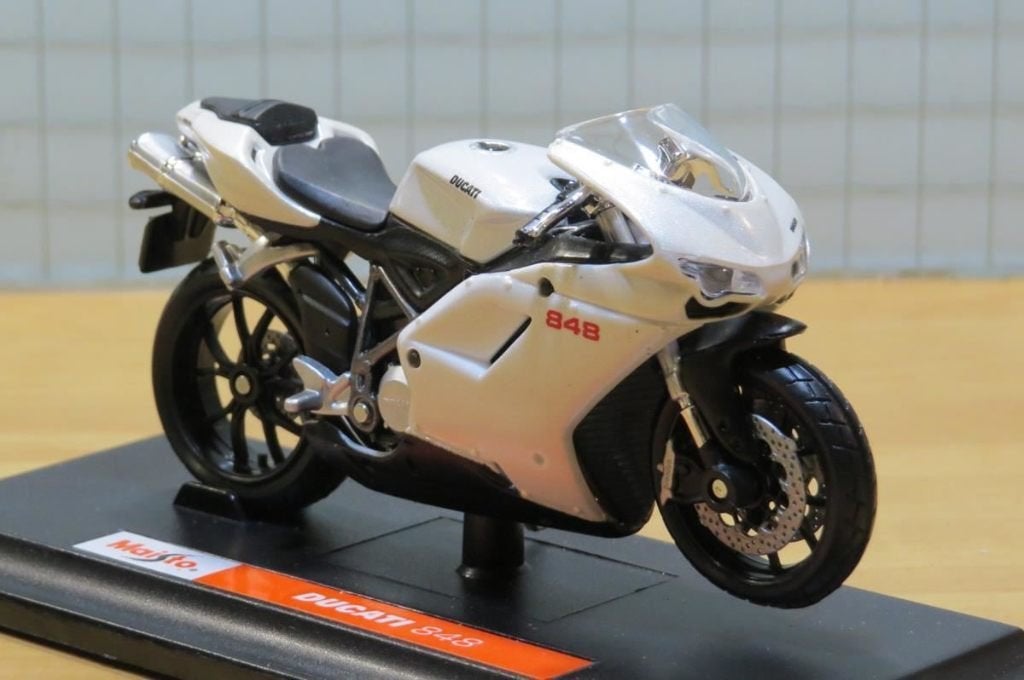 Ducati 848 1:18 Maisto, Enlèvement ou Envoi, Neuf, Moteur, Maisto