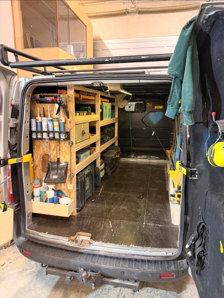 Zelfgemaakt camionette inrichting