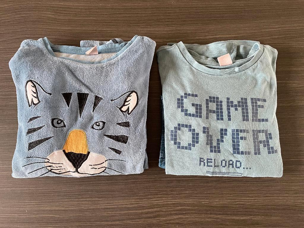2 pyjama's - Maat 128/134, Nacht- of Onderkleding, Jongen of Meisje, Ophalen of Verzenden, Zo goed als nieuw