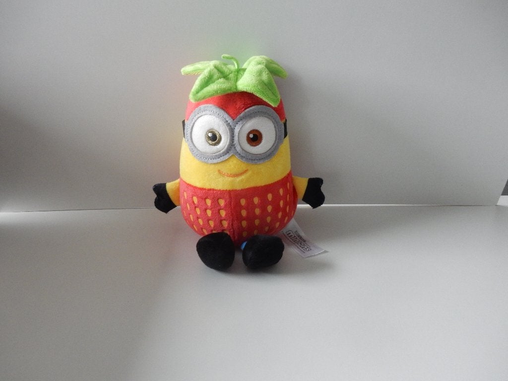 nr.2662 - Knuffel: minion aardbei, Ophalen of Verzenden