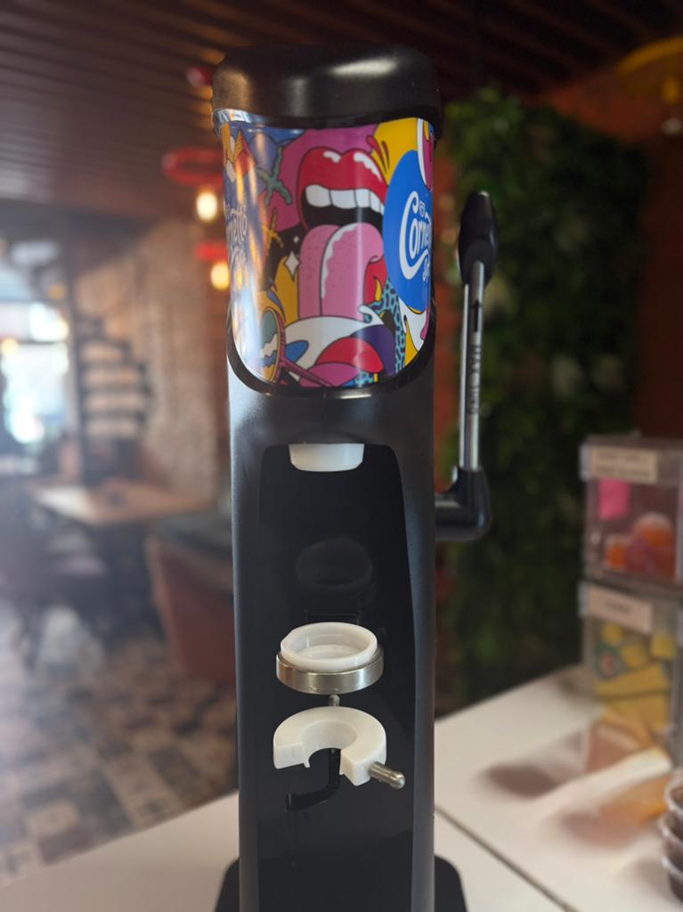 Cornetto Soft ijsmachine / dispenser, Ophalen, Gebruikt