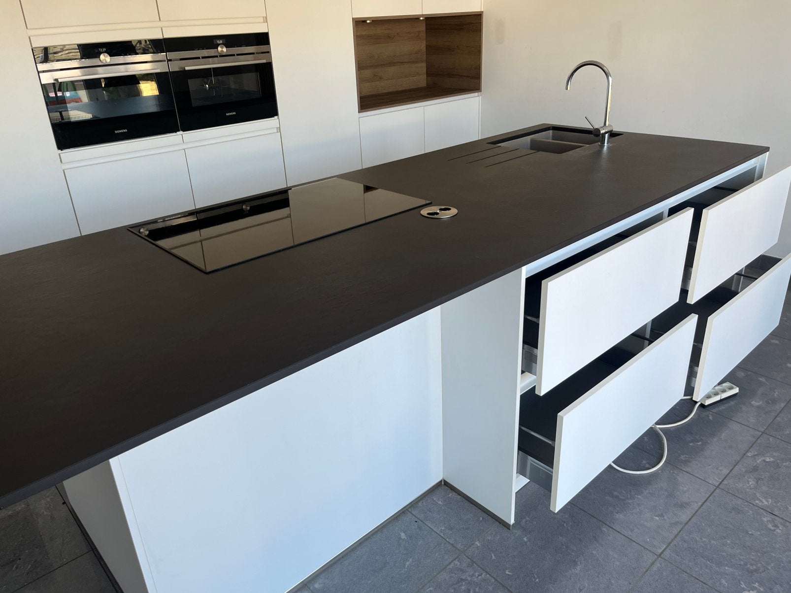 Luxe modulaire keuken 2018 — Siemens, Dekton werkblad, Ophalen, Zo goed als nieuw, Wit