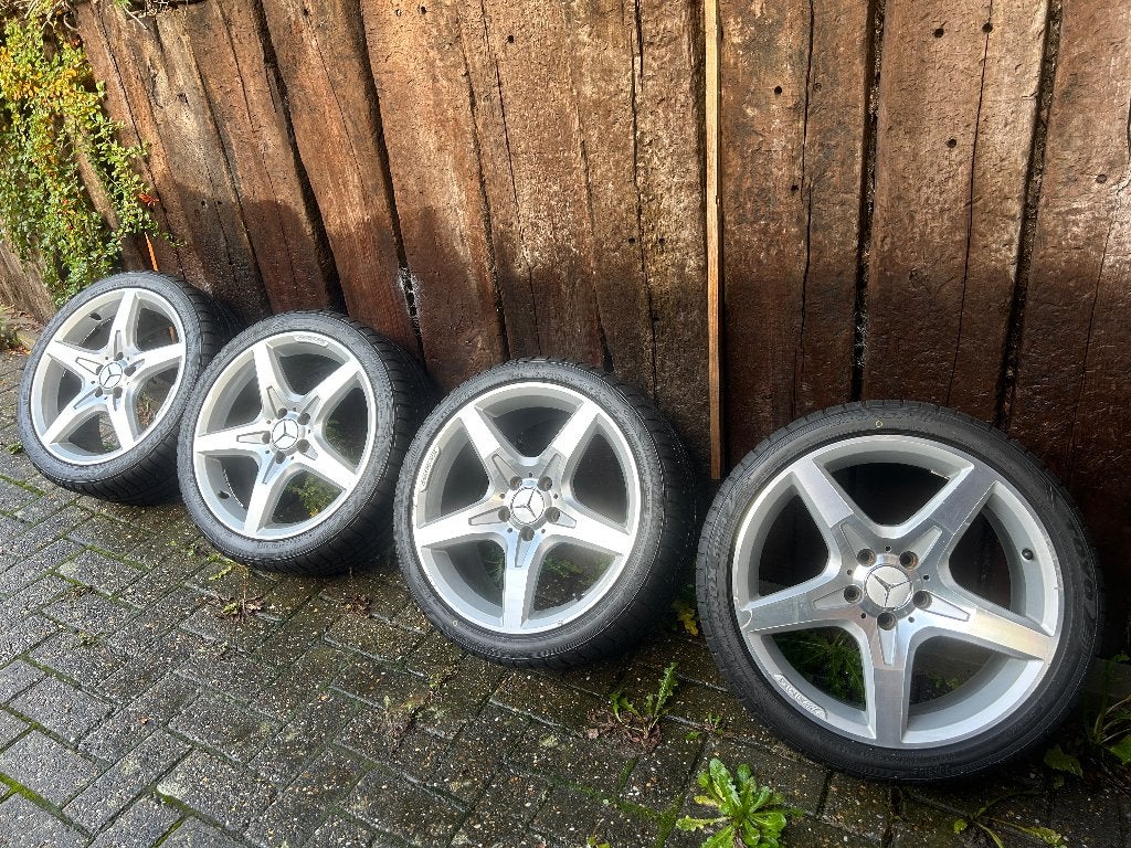 Originele Mercedes-Benz AMG 18” Breedset + Winterbanden ZGAN, Pneus et Jantes, Enlèvement ou Envoi, Véhicule de tourisme, 18 pouces