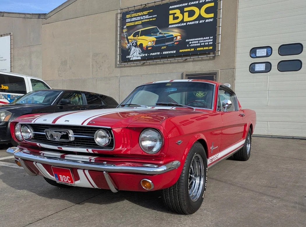 Ford USA Mustang fastaback (automatique), Rouge, Achat, 4900 cm³, 2 portes